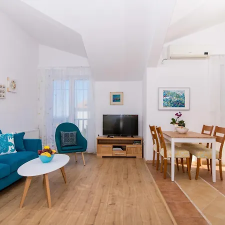 Apartment Matana-2 By Interhome