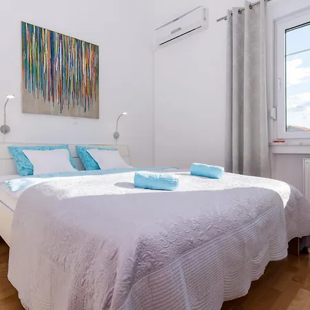 Apartment Matana-2 By Interhome Trogir